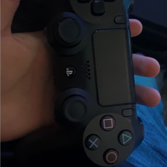 PS4 - Picture 3 of 5